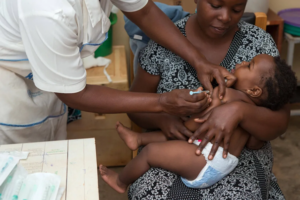Paludisme : l’OMS valide enfin un traitement pensé pour les bébés